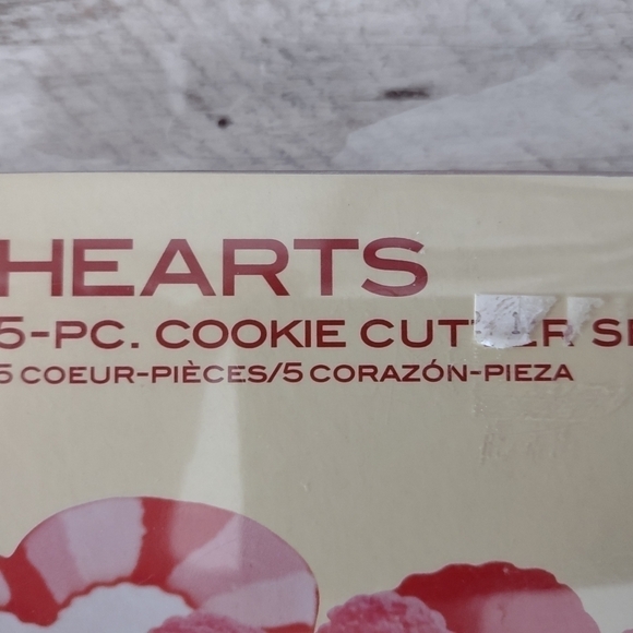 wilton 6 piece Valentine Heart Cookie Cutter Set - Picture 4 of 5